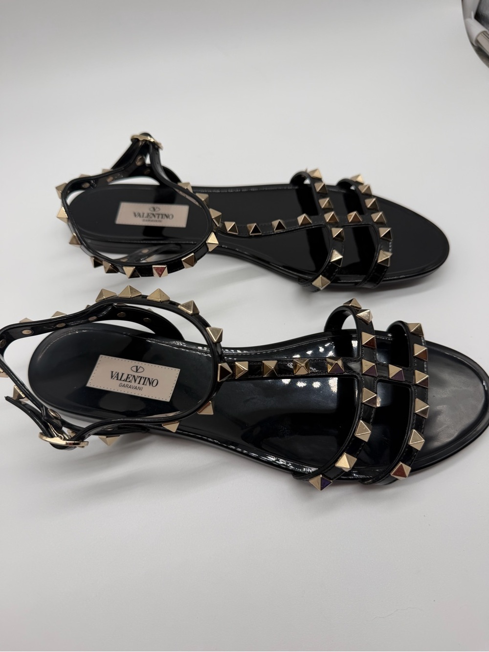 Valentino Garavani Black Pyramid-Stud T-Strap Sandals Sz 38 - Picture 3 of 6
